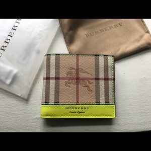 Burberry bifold wallet